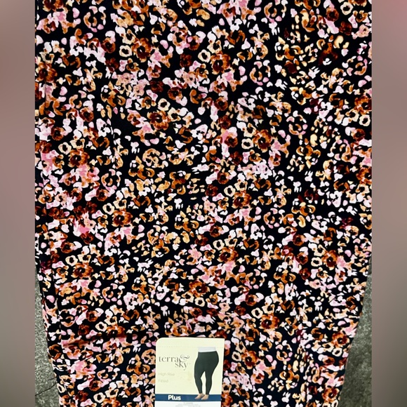 Sold on offerup* New! Terra & Sky Floral Print High Rise Fitted Leggings - Picture 2 of 3